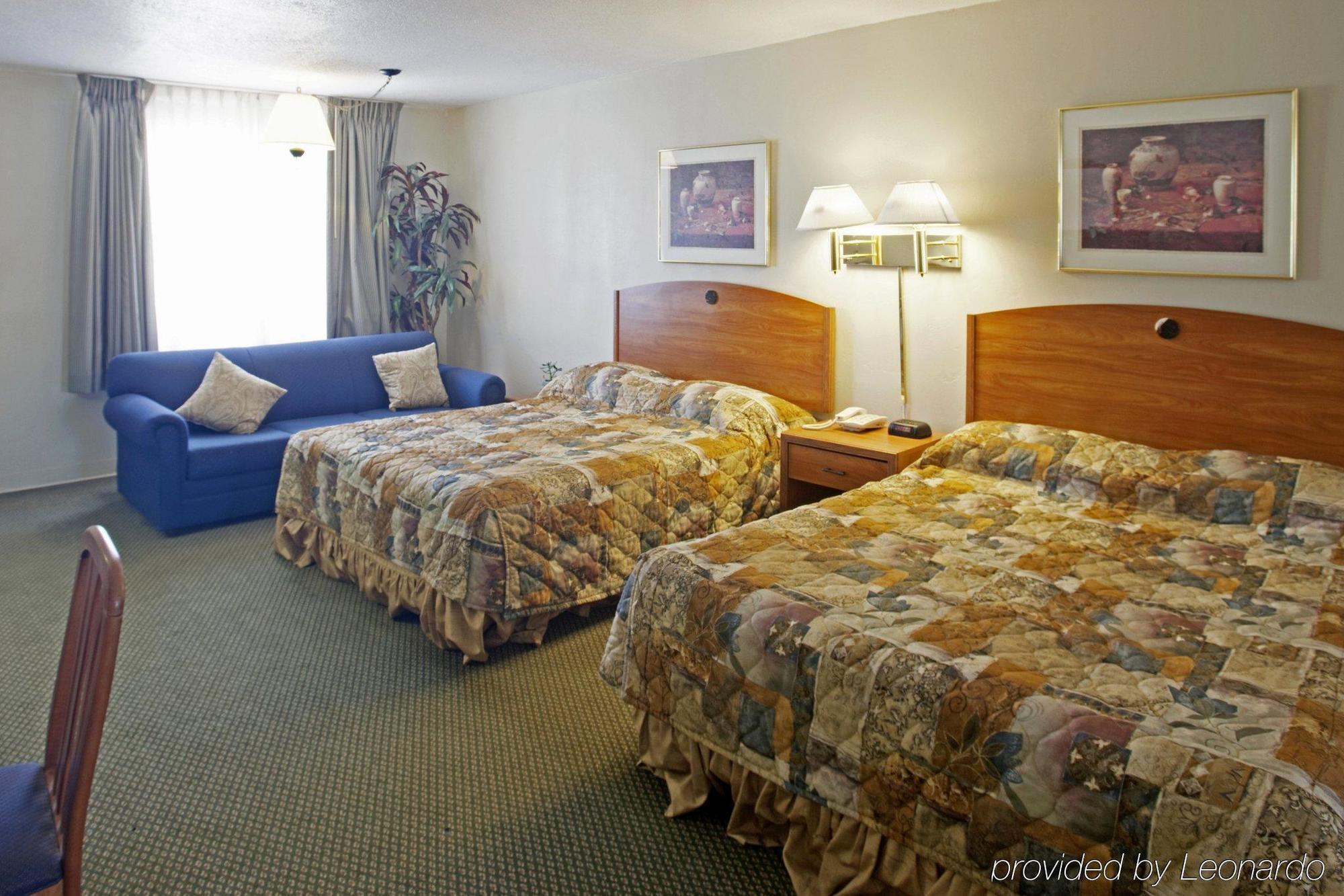 Big Chile Inn & Suites Las Cruces Room photo
